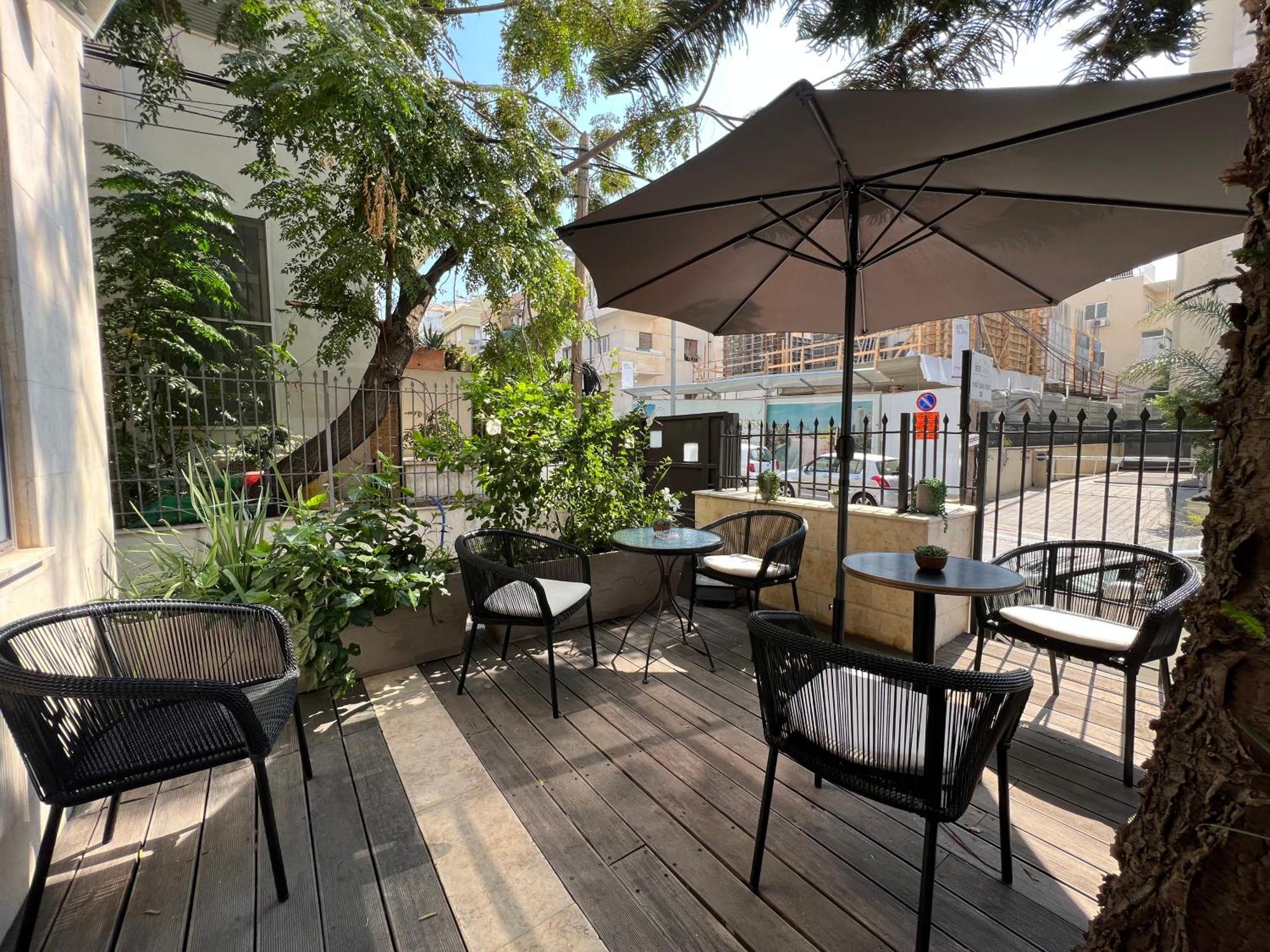 Beer Garden Hotel Tel Aviv Exterior photo
