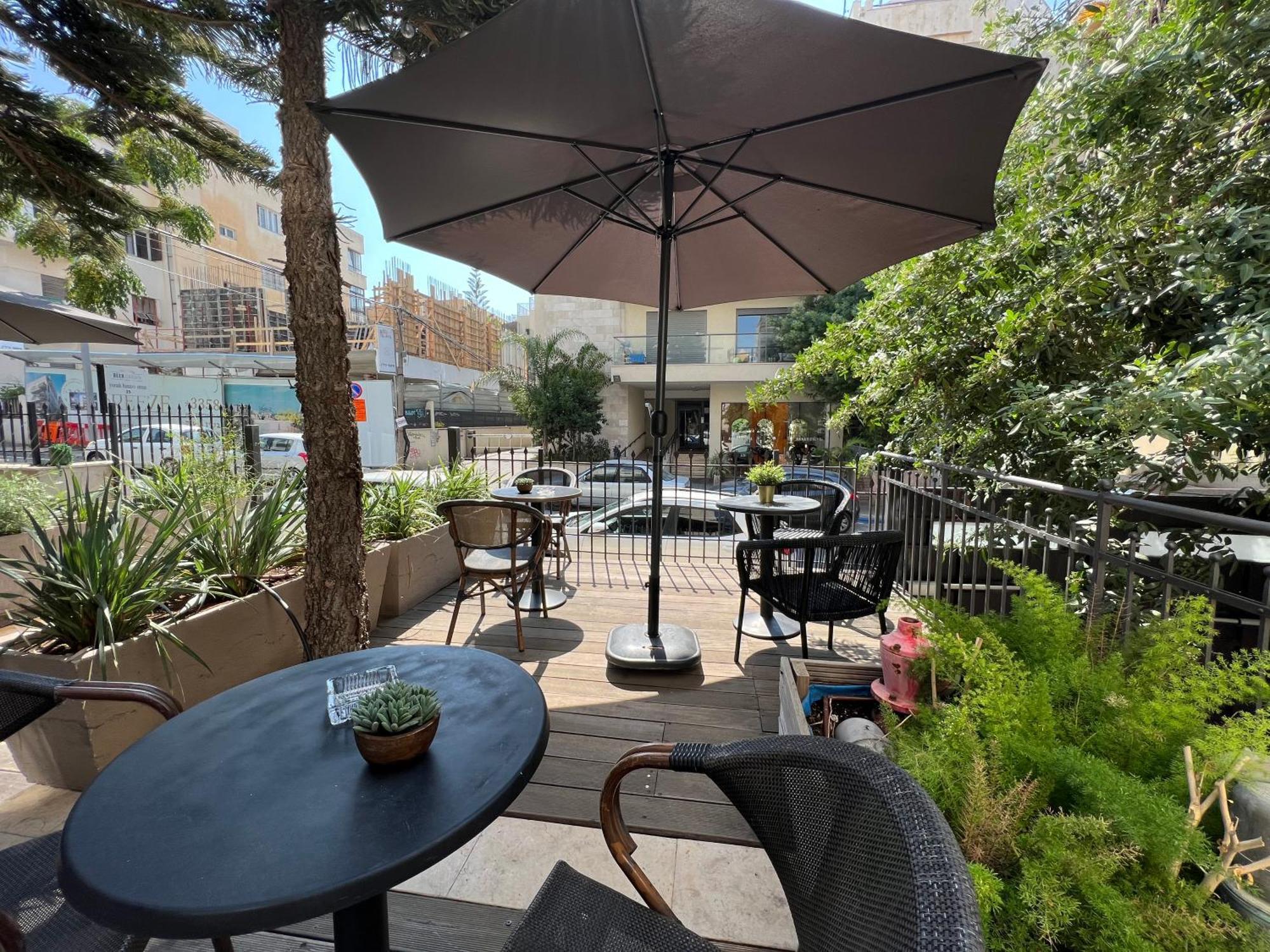 Beer Garden Hotel Tel Aviv Exterior photo